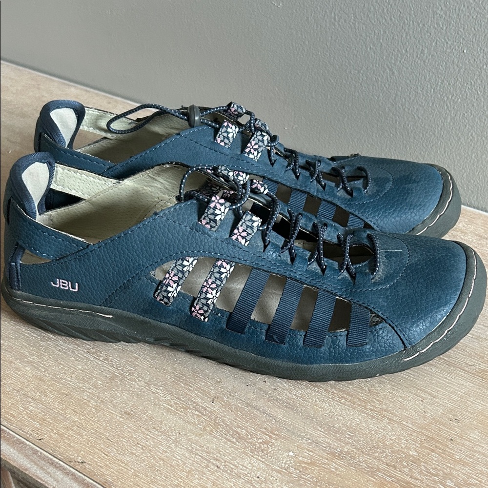 Jambu JBU Adjustable Strap Memory Foam Sneakers—Size 9.5.”